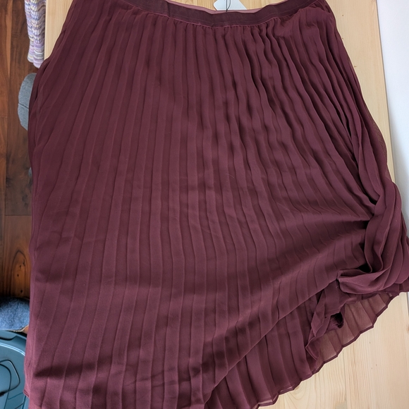 Olsen Europe Dresses & Skirts - Chic A-Line Skirt in Deep Burgundy